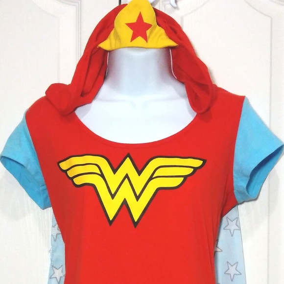 OFFICIAL LICENSED CAPED & HOODED WONDER WOMAN TEE - Picture 1 of 8